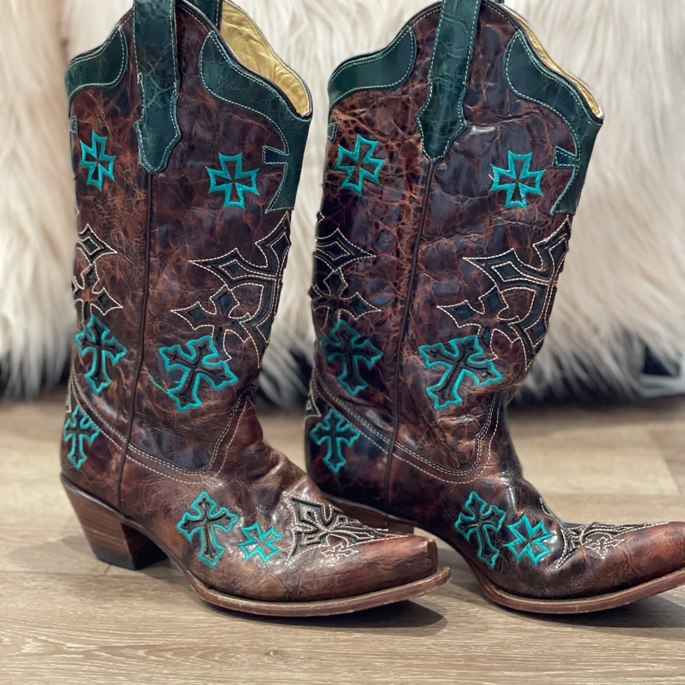 Corral cowgirl/cowboy boots